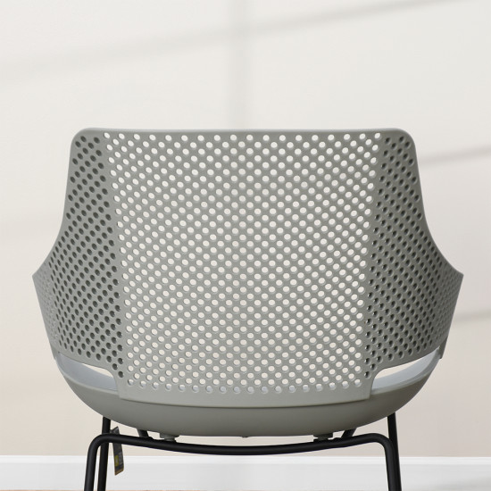 كرسي مفرد بلاستيك بظهر مثقّب رمادي فاتح كرسي مفرد بلاستيك بظهر مثقّب رمادي فاتح