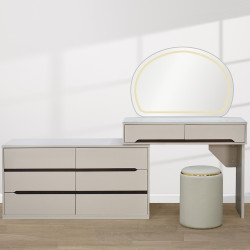 طاولة زينة بمرآة مضيئة وسطح زجاجي مع خزانة