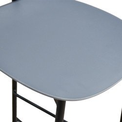 كرسي بار بلاسيتك بأرجل معدنية رمادي