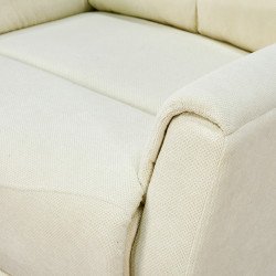 كرسي استرخاء هزاز فخم قماشي بيهكل معدني أوف وايت