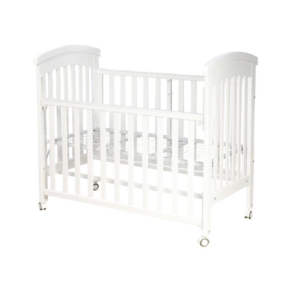 سرير أطفال خشبي بناموسية مع تخزين عملي أبيض