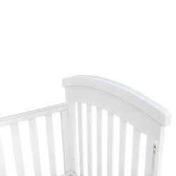 سرير أطفال خشبي بناموسية مع تخزين عملي أبيض