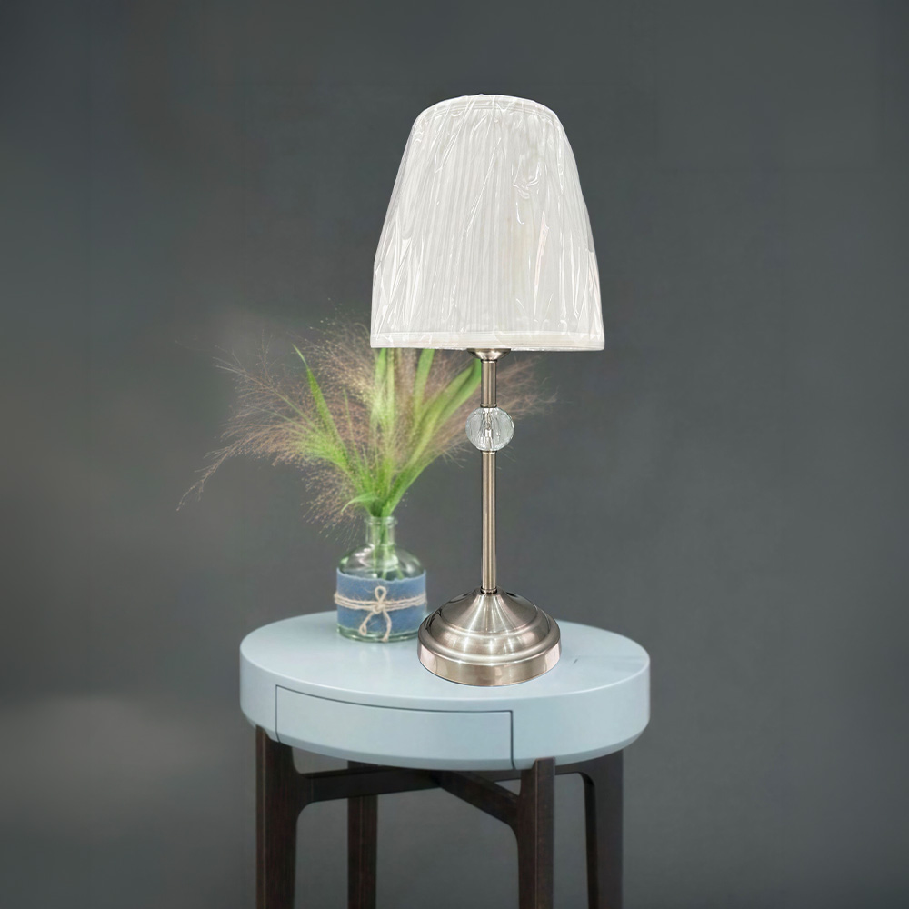 أباجورة طاولة معدنية تصميم أنيق - فضي