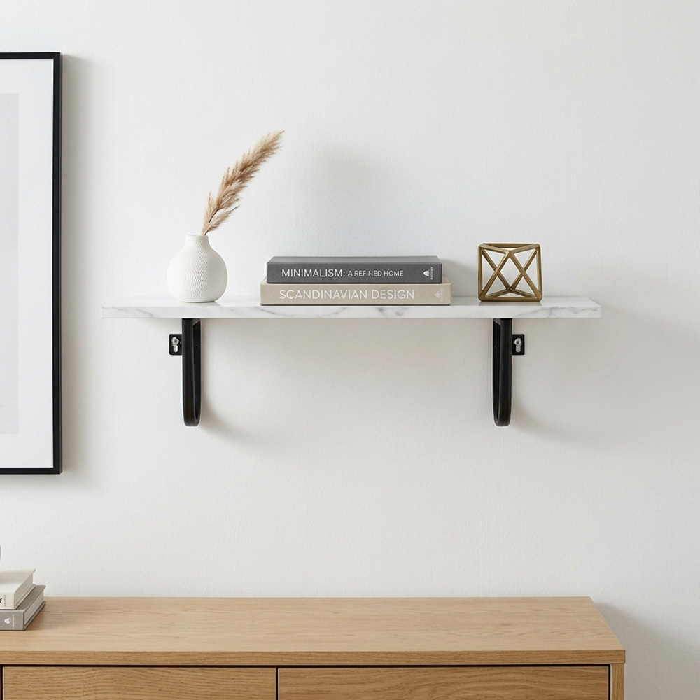 رف حائط خشب ومعدن ابيض