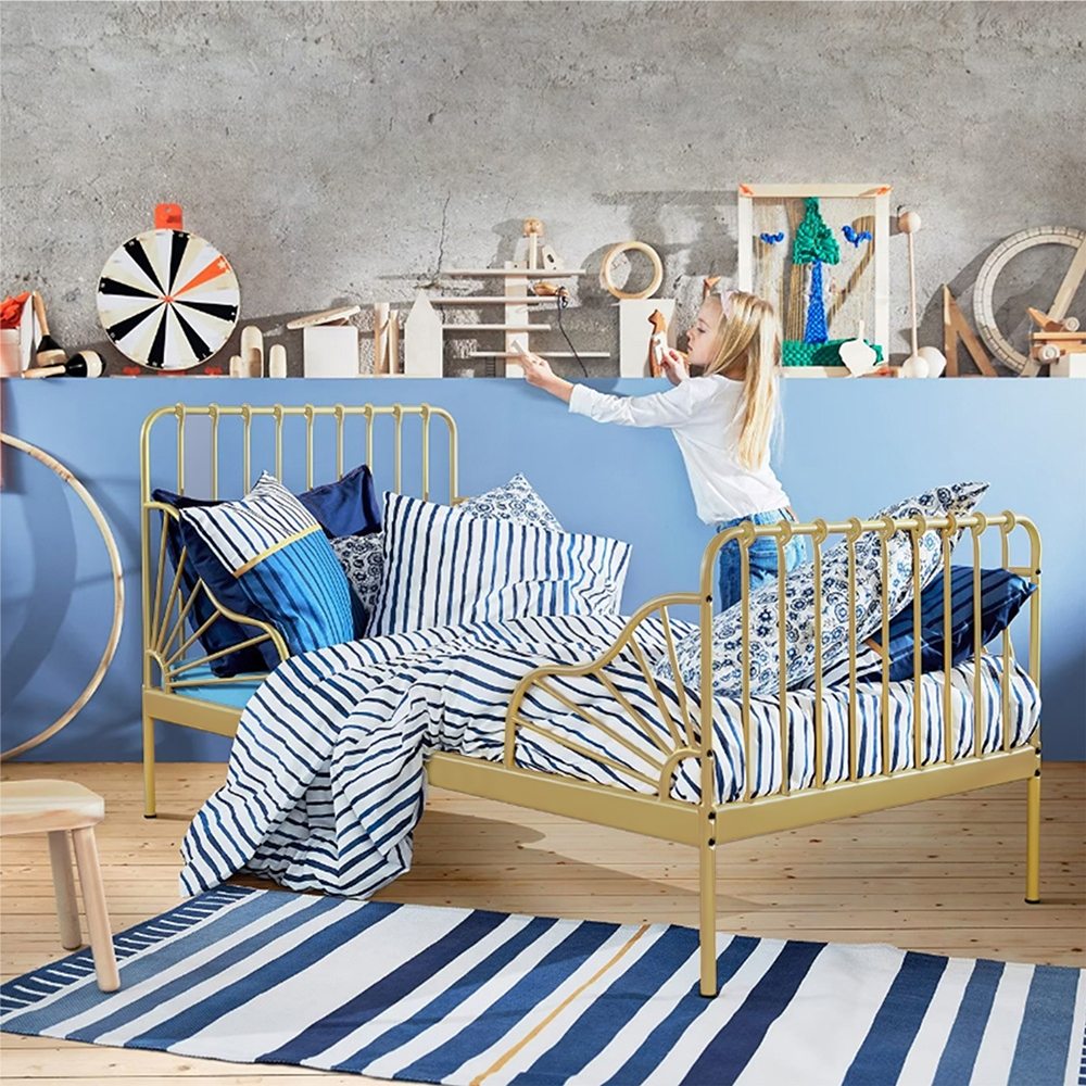 هيكل سرير معدني ذهبي