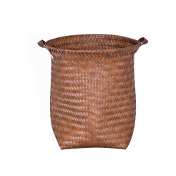 سلة ملابس وسط