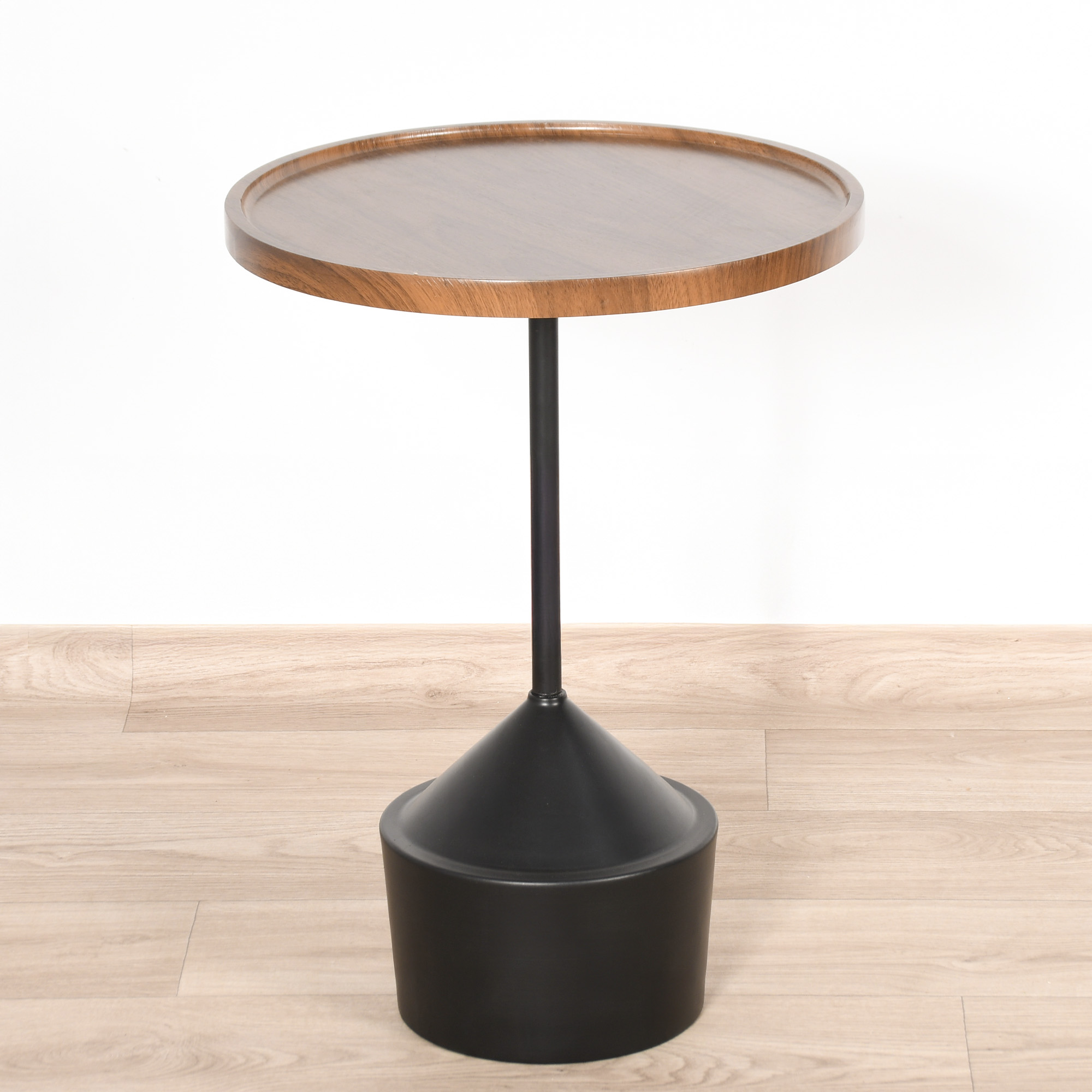 طاولة خدمة مفردة