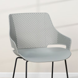 كرسي مفرد بلاستيك بظهر مثقّب رمادي فاتح كرسي مفرد بلاستيك بظهر مثقّب رمادي فاتح