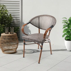 كرسي خارجي من الخشب والخيزران