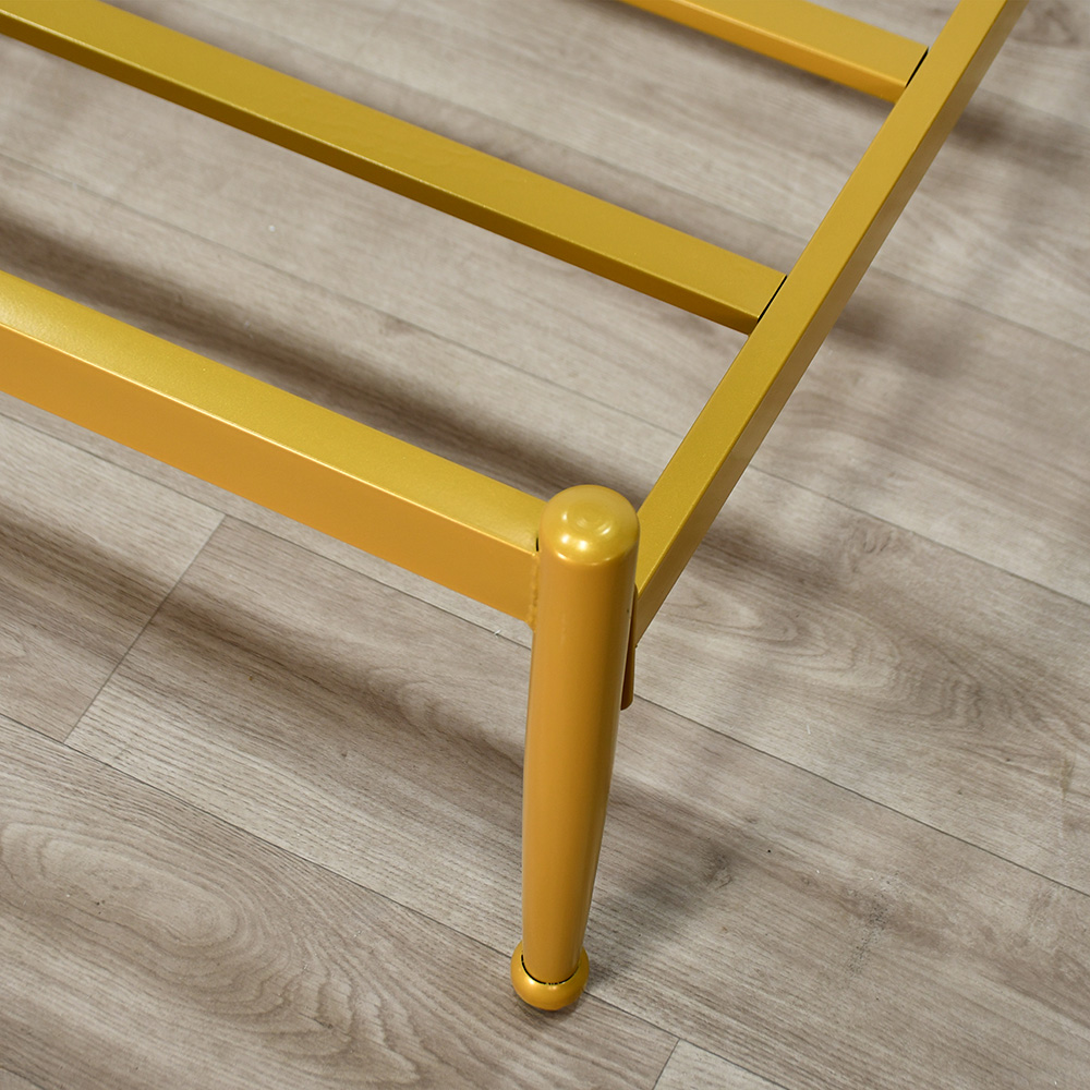 هيكل سرير معدني ذهبي