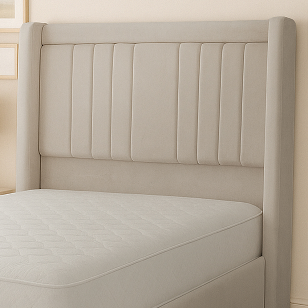 سرير خشبي بتنجيد مخملي عصري