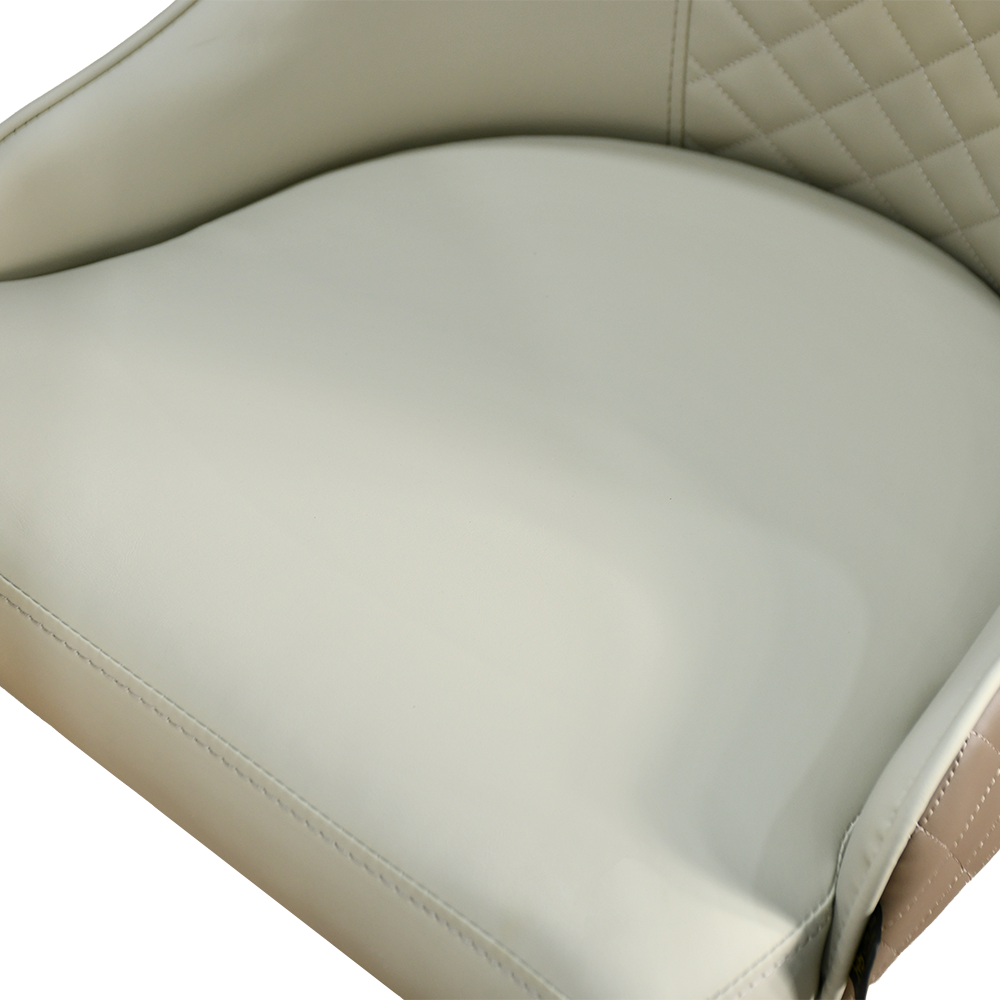 طاولة طعام فاخرة مع كراسي