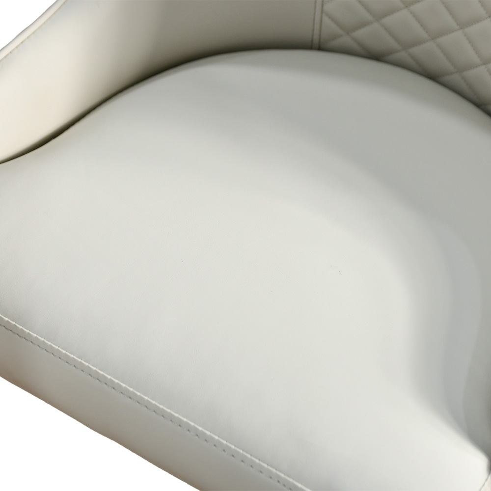 طاولة طعام مع كراسي جلدية