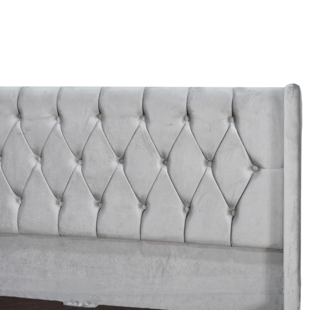 سرير خشبي بتنجيد مخملي