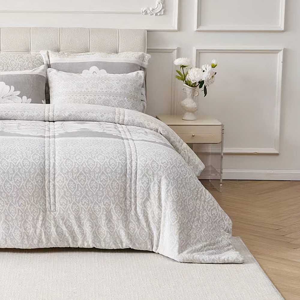 مفرش نيوم شتوي مخمل 6 قطع نفرين