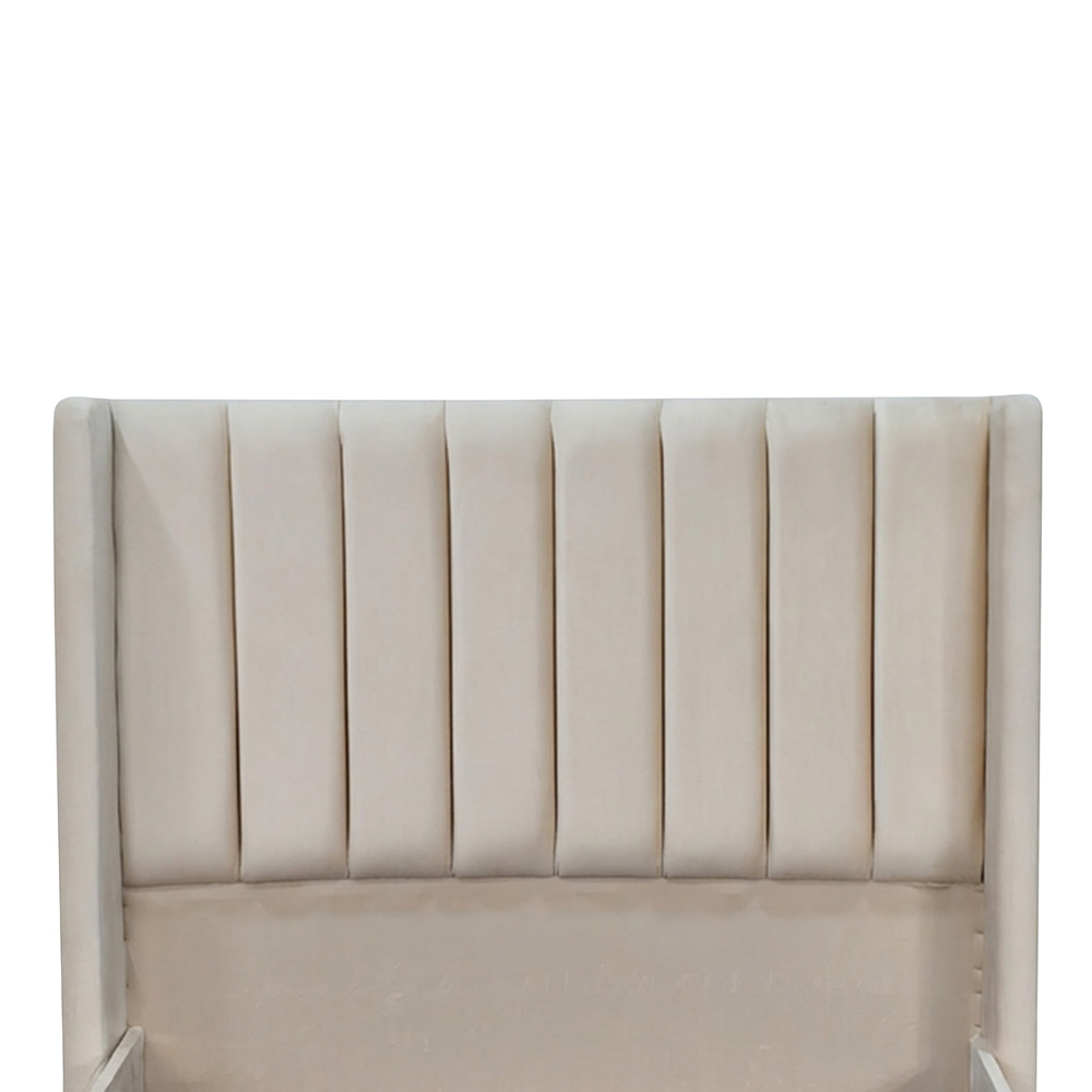 سرير خشبي بتنجيد مخملي