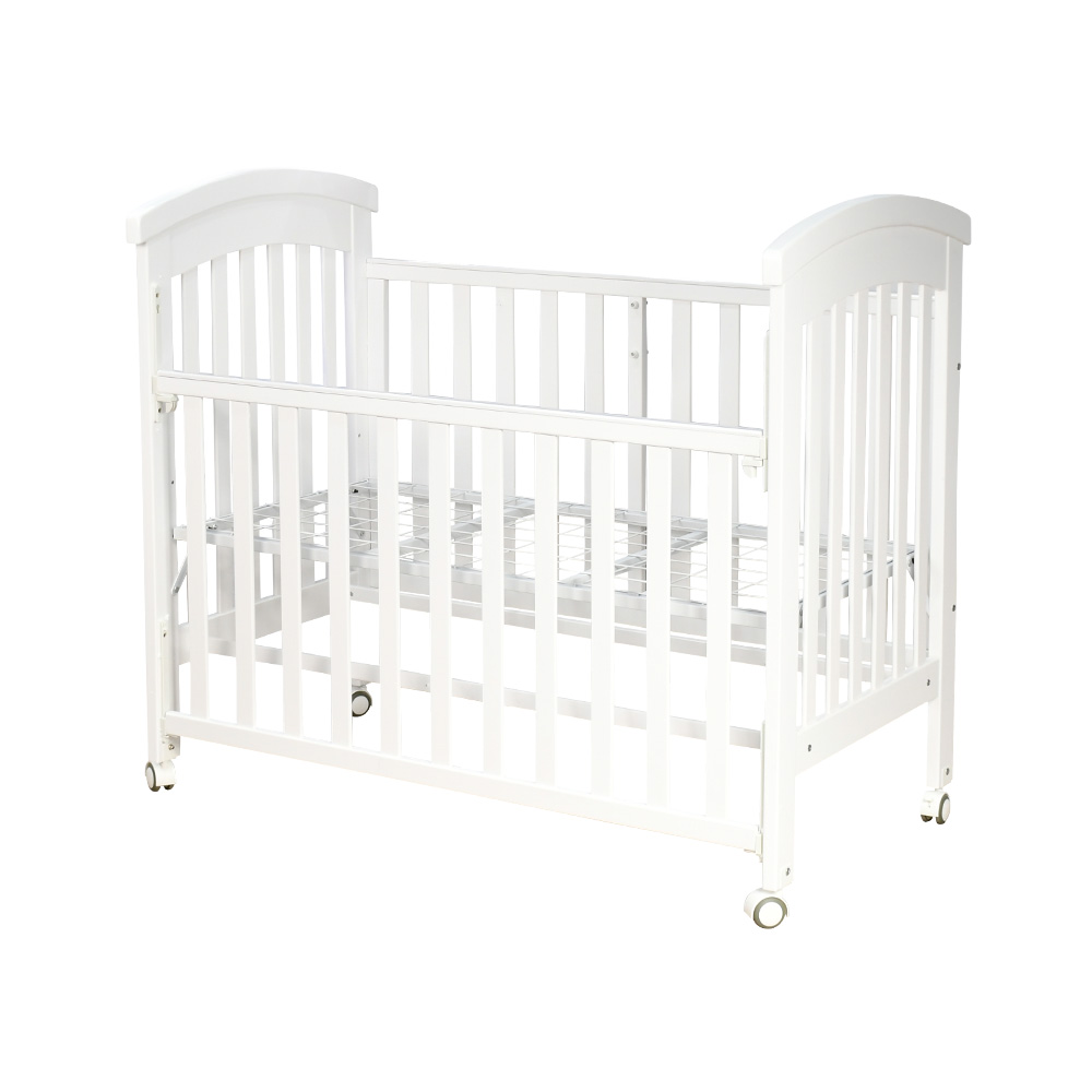 سرير أطفال خشبي مع درج تخزين