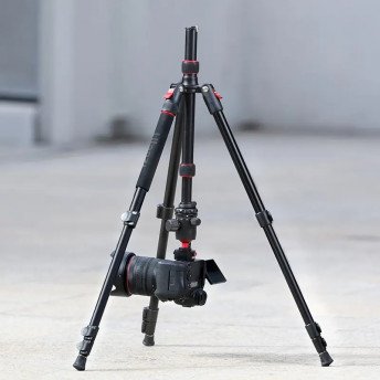 Ulanzi TT31 Claw Quick Release Camera Tripod & Monopod Ulanzi TT31 Claw Quick Release Camera Tripod & Monopod