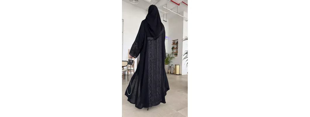 طريقة تنظيف العبايه من البقع البيضاء