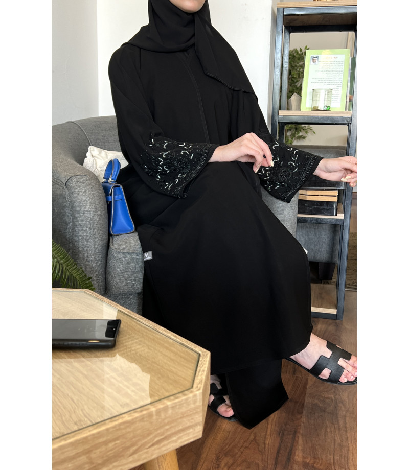 عباية 00166 أنيقة بكم تطريز يدوي باللول والخرز الياباني عباية 00166 أنيقة بكم تطريز يدوي باللول والخرز الياباني