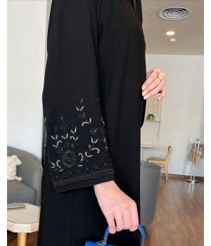عباية 00166 أنيقة بكم تطريز يدوي باللول والخرز الياباني 