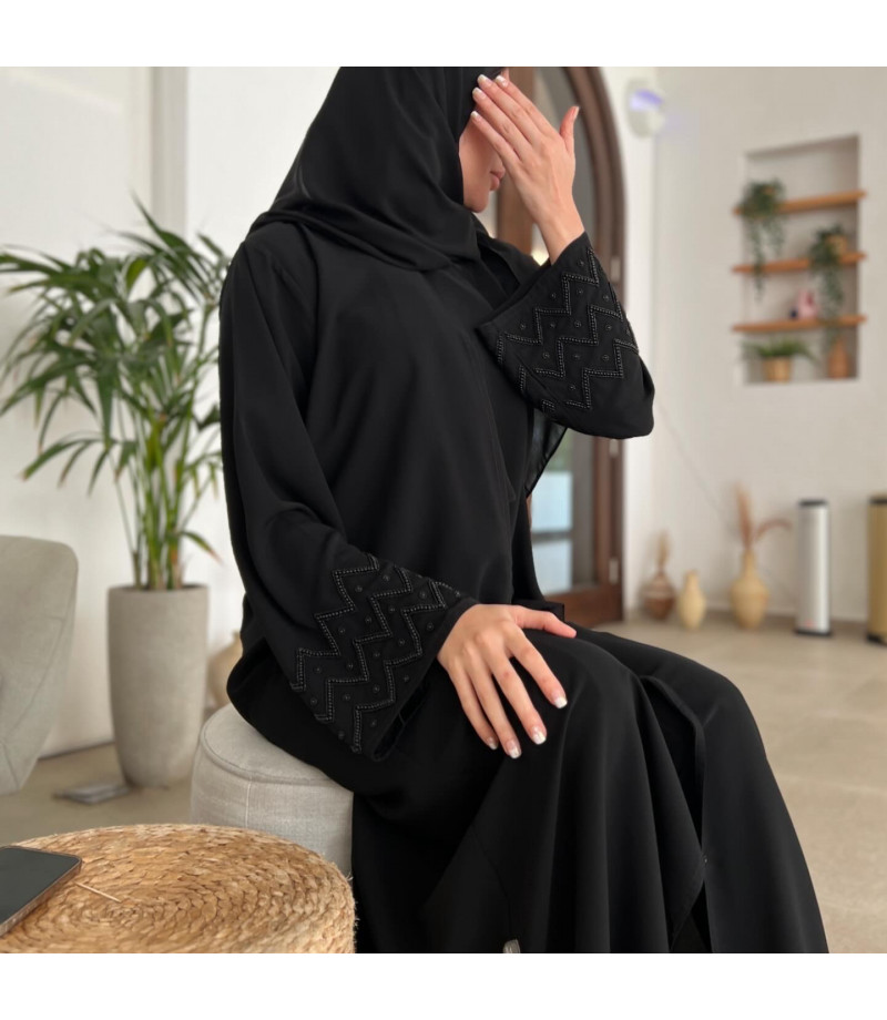 عباية 00242 أنيقة بأكمام مطرزة باللول الأسود 
