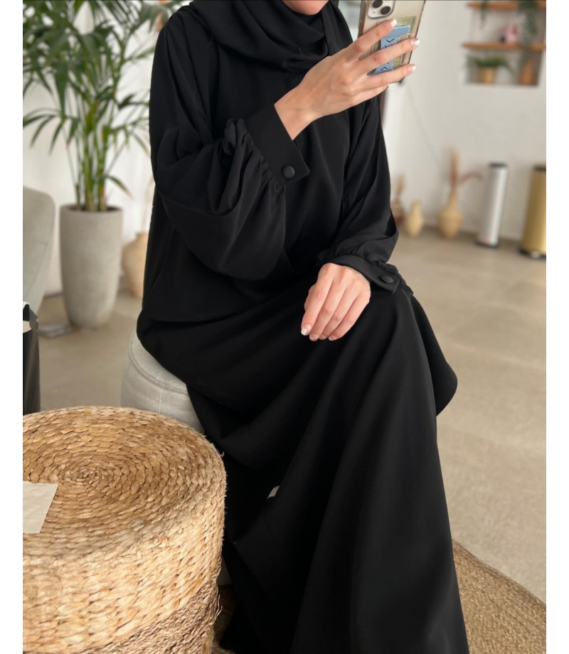 عباية 00243 عمليه بكم كبك بخامة الكريب سواد فاحم