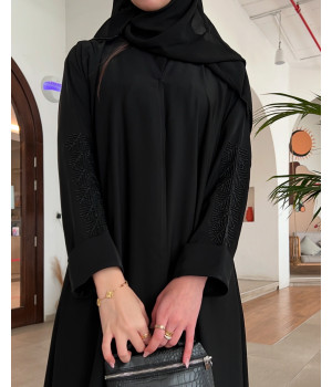 عباية 00268 عباية بتطريز اسود ناعم  على الأكمام كلاسيكية