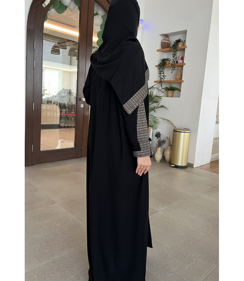 عباية 00299  عباية عملية كريب ناعم ذو طابع شتوي