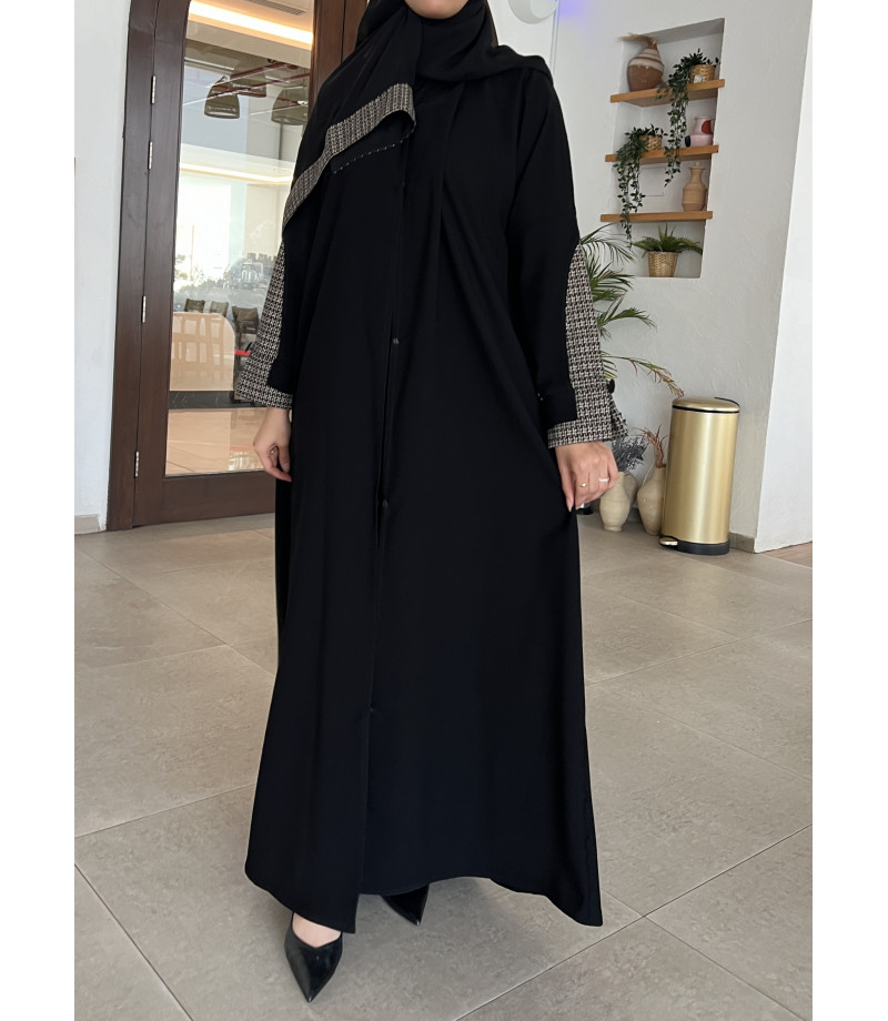 عباية 00299  عباية عملية كريب ناعم ذو طابع شتوي