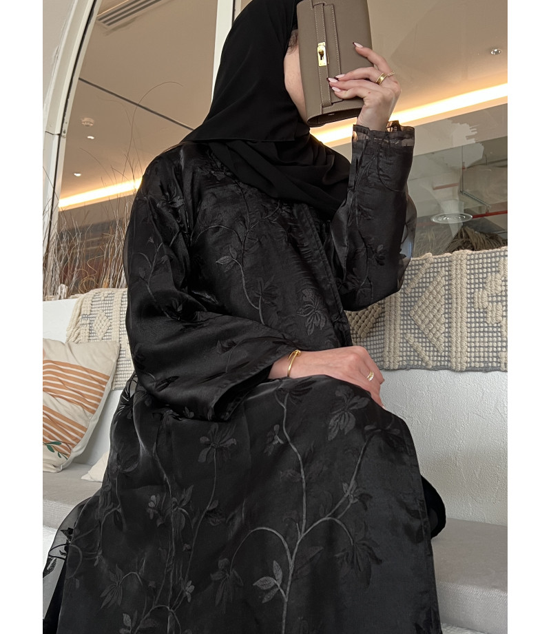 عباية 00317 صيفيه مبطنة بخامة أورجانزا مطرزة بالأسود