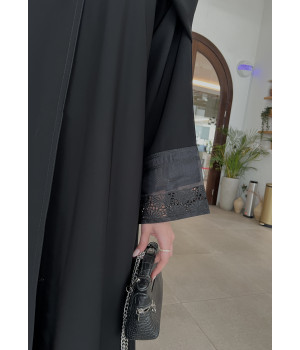 عباية 00321 أنيقة وكشخة بخامة كريب على حرير مع تدخيلة قماش الاورجنزا