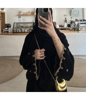 عباية 00324 راقية مع شك وتطريز على الأكمام والشيلة
