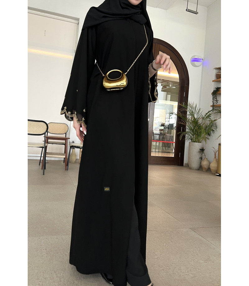 عباية 00324 راقية مع شك وتطريز على الأكمام والشيلة