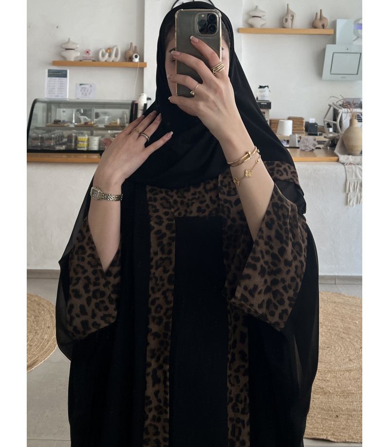 عباية 00380 أنيقة مع تدخيلة نقشة تايجر ومع دريس داخلي
