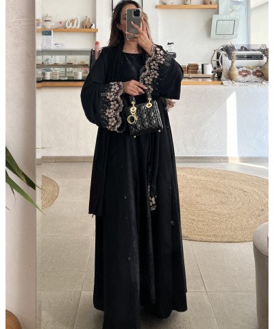 عباية 00429 راقية مع شك وتطريز على الأكمام والشيلة