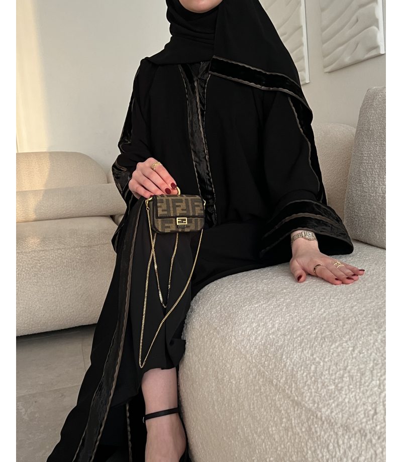 عباية 00442  أنيقة بخامة كريب (ندى) بقصة كم فرنسي