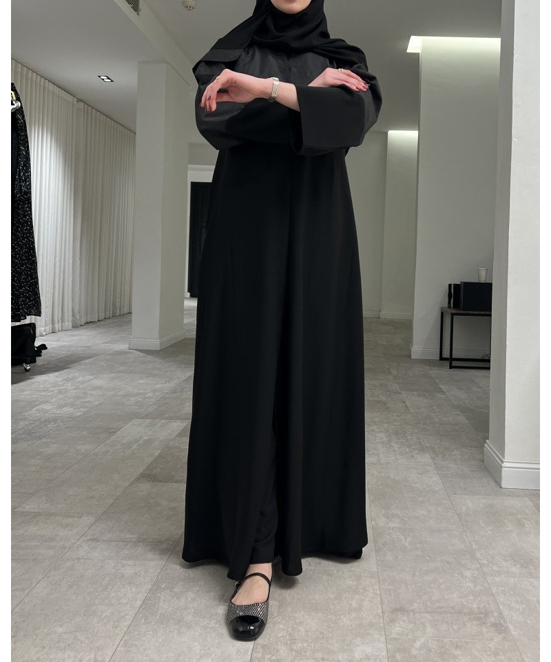 عباية 00448 عملية بخامة كريب وتفته مشجرة بالأسود عباية 00448 عملية بخامة كريب وتفته مشجرة بالأسود