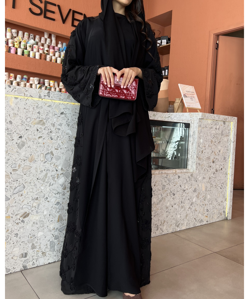 عباية 00470 كشخة بقصة نص كلوش مع شك وتطريز أسود