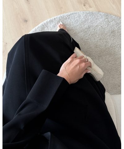 عباية 00504 عملية ورسمية بقصة كلوش بخامة كريب كوبرا 