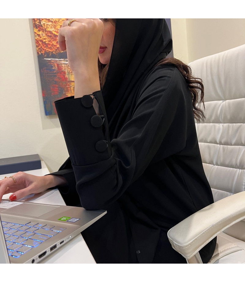 عباية 00047 عباية رسمية وعملية بخامة الكريب الملكي