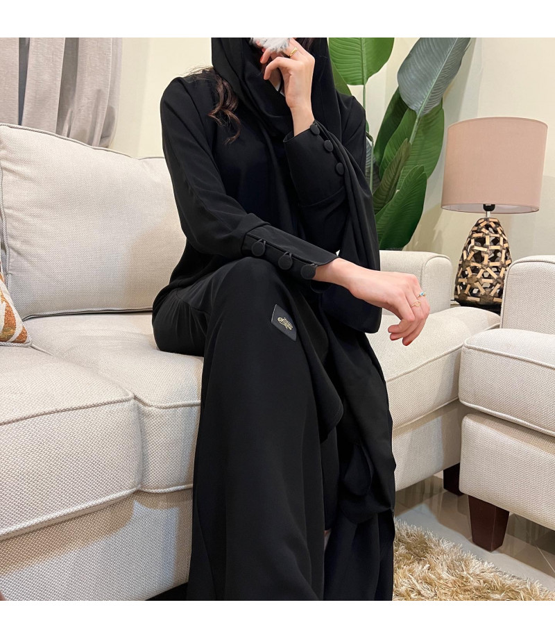 عباية 00047 عباية رسمية وعملية بخامة الكريب الملكي