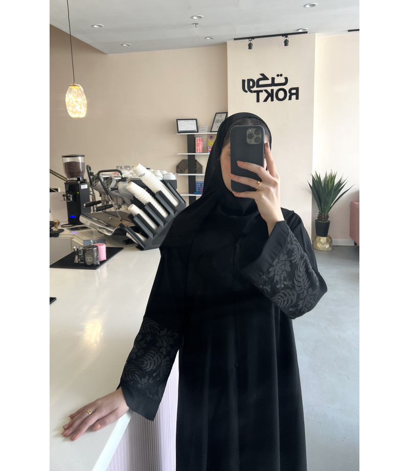 عباية 00176  عباية سوداء مع اكمام بالدانتيل الأسود