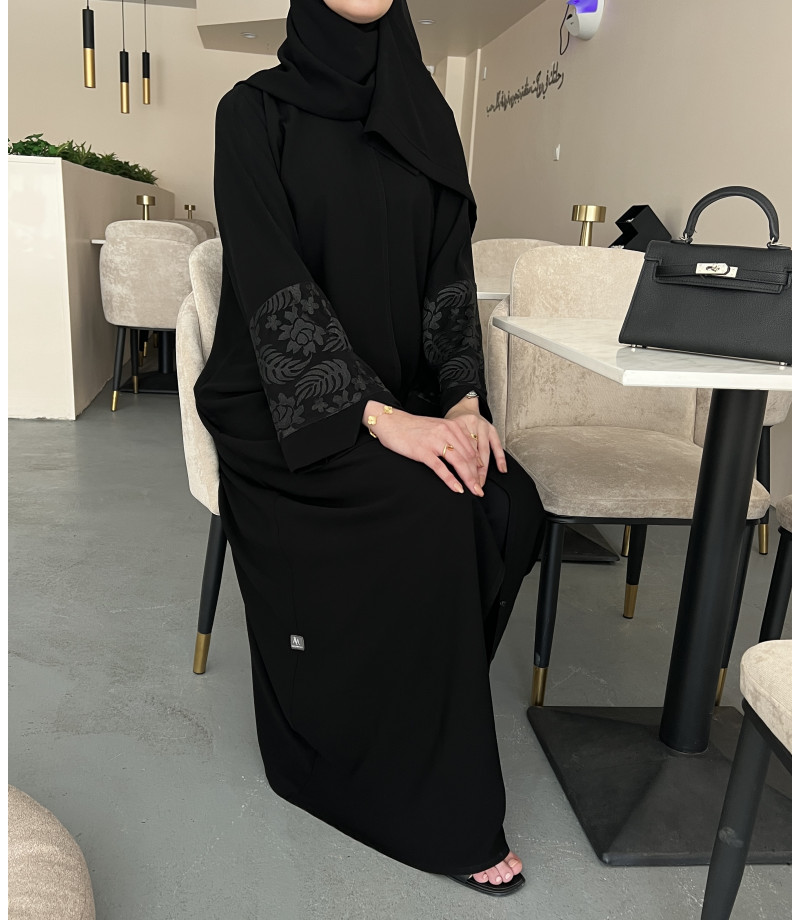 عباية 00176  عباية سوداء مع اكمام بالدانتيل الأسود