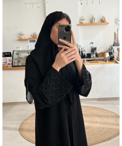 عباية 00242 أنيقة بأكمام مطرزة باللول الأسود 