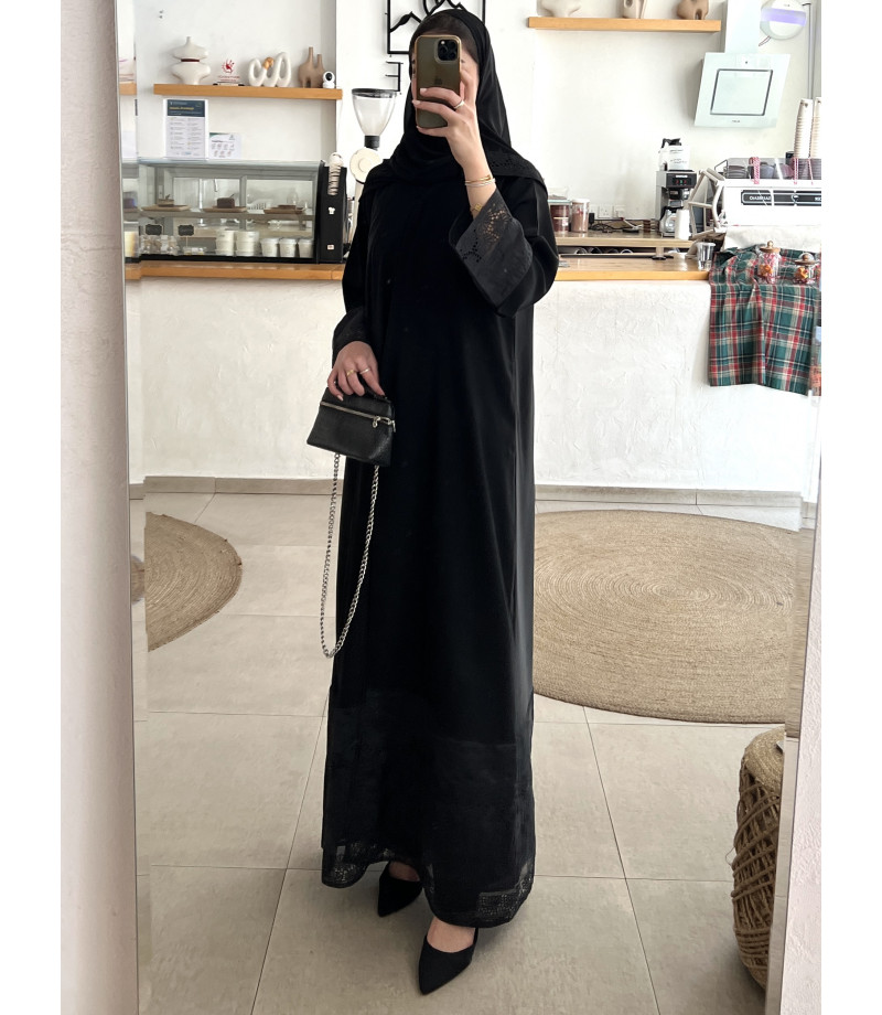 عباية 00321 أنيقة وكشخة بخامة كريب على حرير مع تدخيلة قماش الاورجنزا عباية 00321 أنيقة وكشخة بخامة كريب على حرير مع تدخيلة قماش الاورجنزا