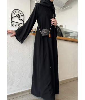 عباية 00325 راقية مع شك وتطريز على الأكمام والشيلة