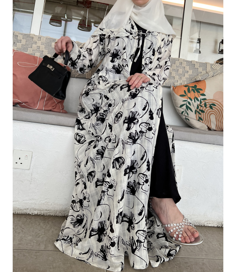 عباية 00339 عباية صيفية بلون الأوف وايت مع دريس أسود
