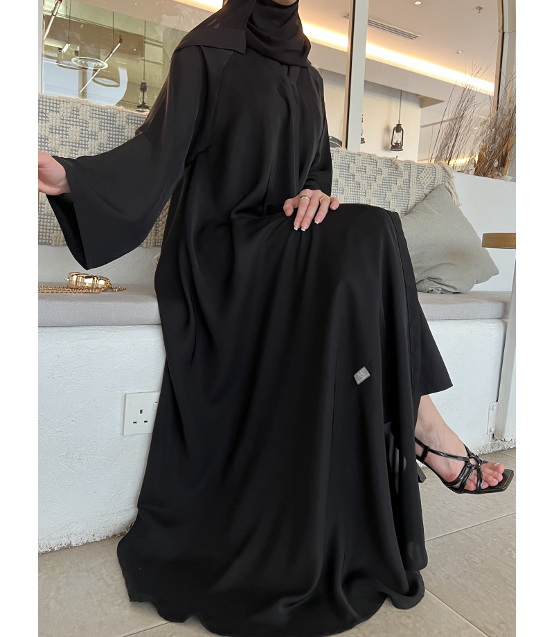 عباية 00370 عملية ويومية سادة بقصة كلوش بخامة كريب على حرير 