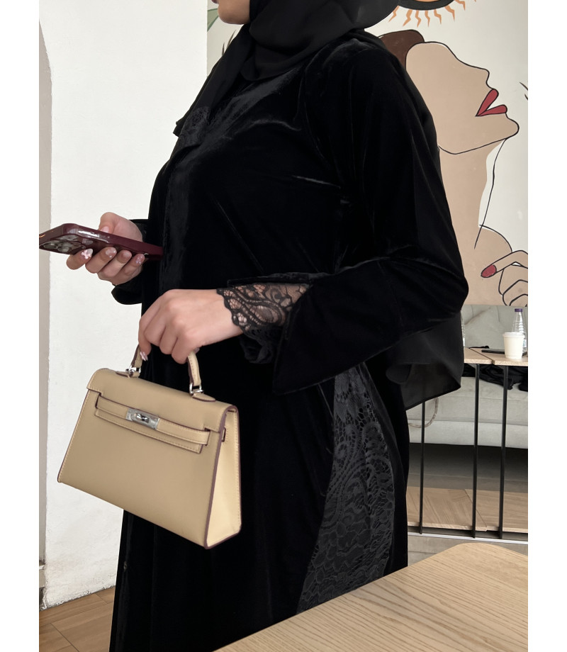 عباية 00393 مخمل مع تدخيلة الدانتيل الأسود